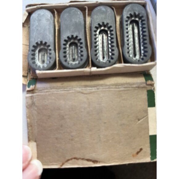 Singer Buttonholer Templates CAM Attachments for Buttonholers 160506 - Picture 8 of 10